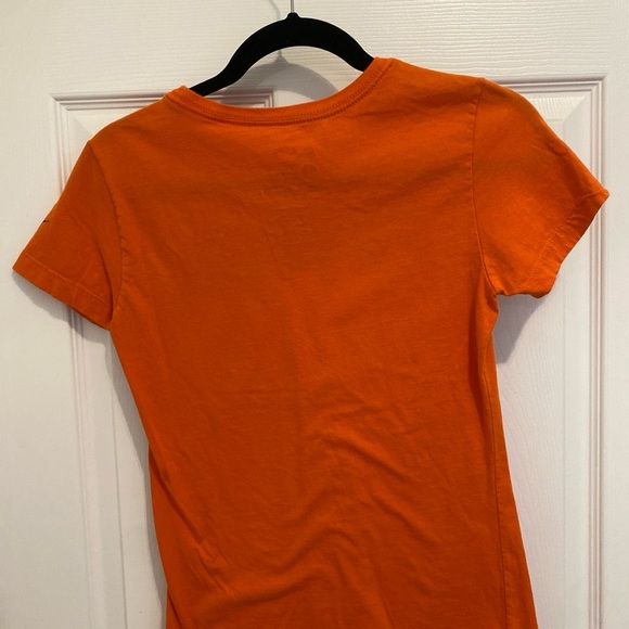 Peyton‎ Knows Nike Orange T-shirt Small Slim Fit Denver Broncos Logo Womens Mens - Picture 5 of 9